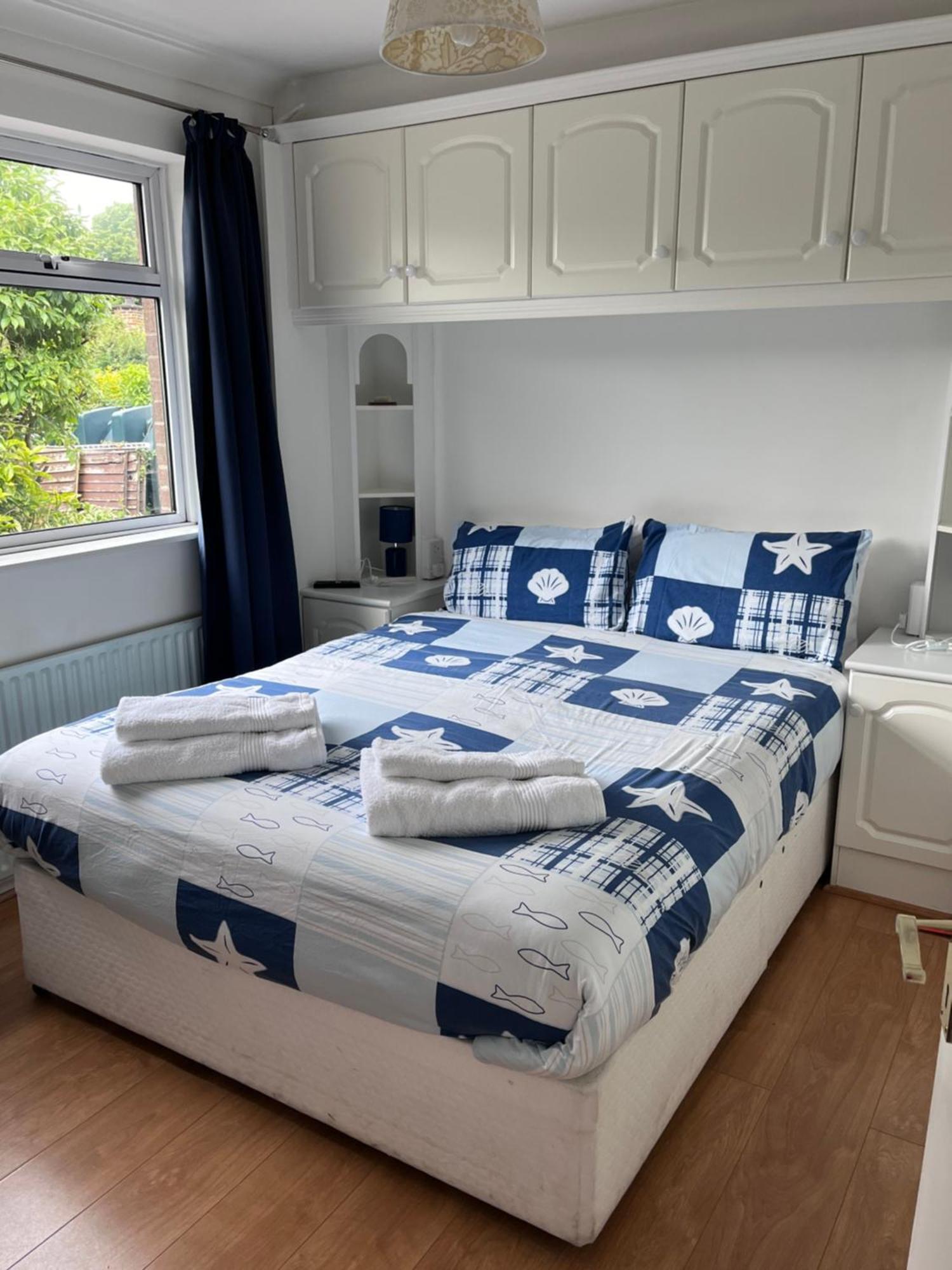 Spacious 5 Double Bed Bedroom Bungalow Near Belfast Lisburn Exterior photo