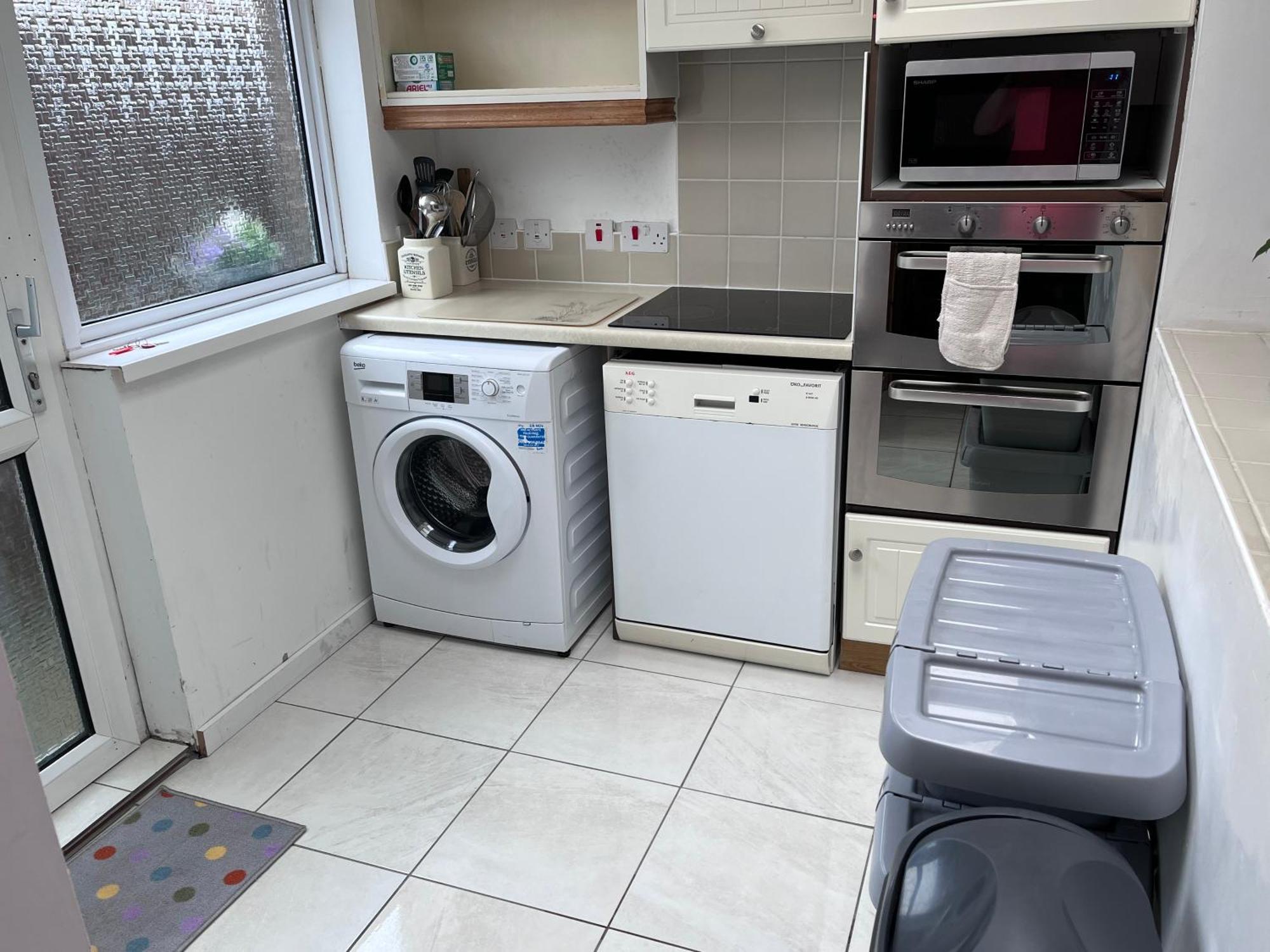 Spacious 5 Double Bed Bedroom Bungalow Near Belfast Lisburn Exterior photo
