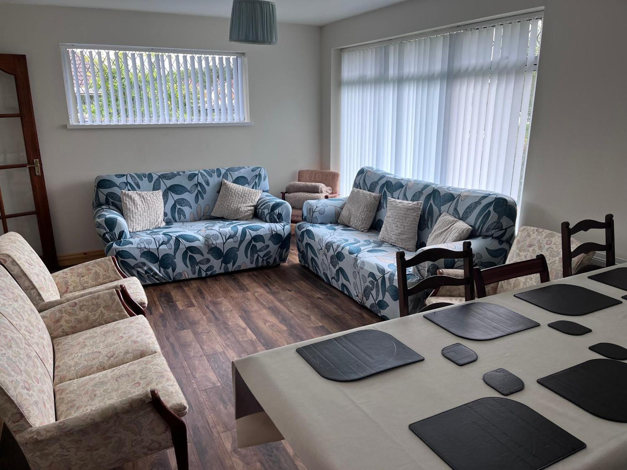 Spacious 5 Double Bed Bedroom Bungalow Near Belfast Lisburn Exterior photo